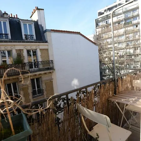 Bright Apt With Balcony Near Punchline Cinema Apartment *