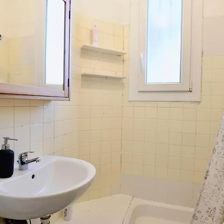 Bright Apt With Balcony Near Punchline Cinema Apartment
