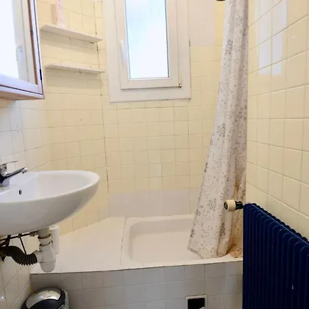 Bright Apt With Balcony Near Punchline Cinema Paris